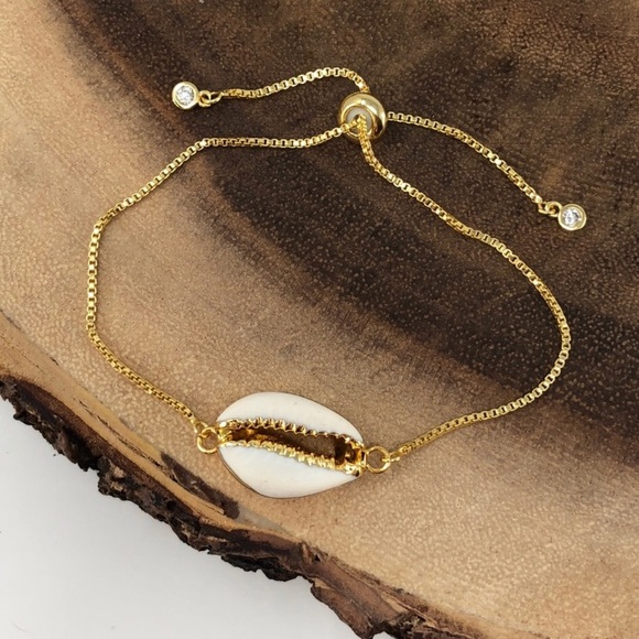 Estrella & Luna Jewelry - Last 1! 🌟Gold Cowrie Shell Bracelet